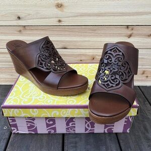 NWOT New Brown Leather Brighton Delia Wedges Sandals w/ Cutout Detail w/ Box